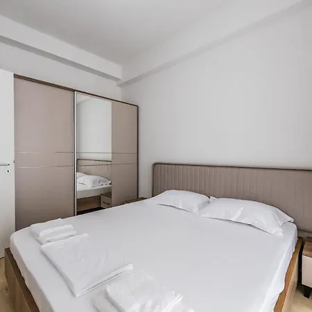 Apartment & Quiet Flat 1br By Pikhost Tirana